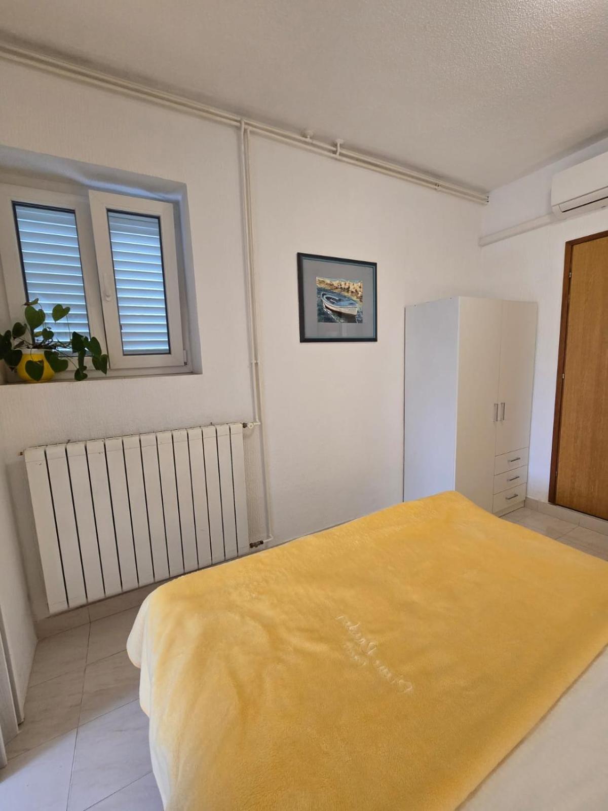 Apartment Ella Banjol Exterior photo